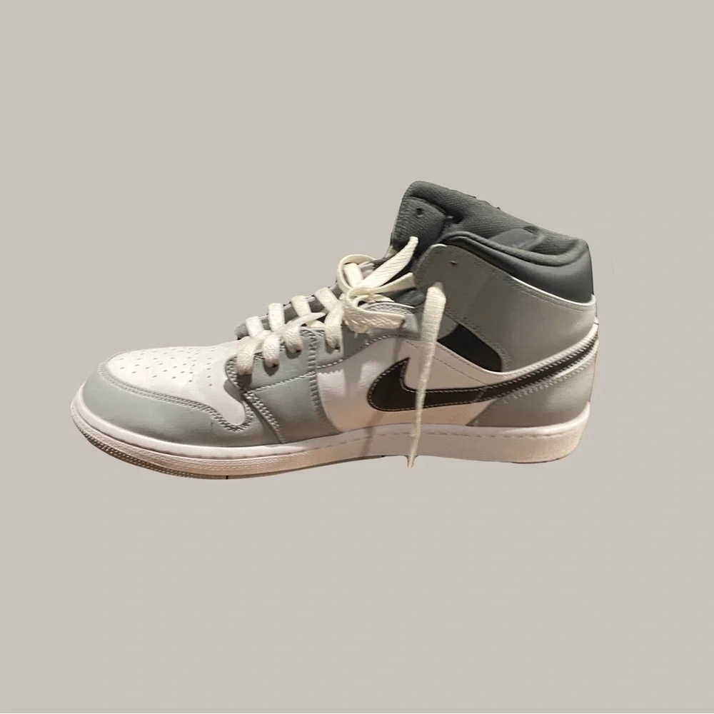 COOL GREY JORDAN 1s - Picture 2 of 4